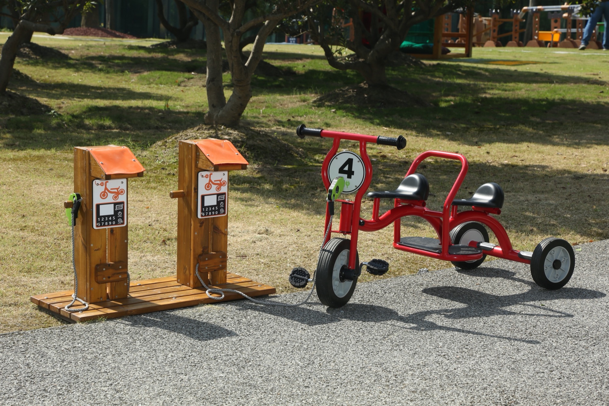 eduplay-e-trike-laadstation-3.JPG