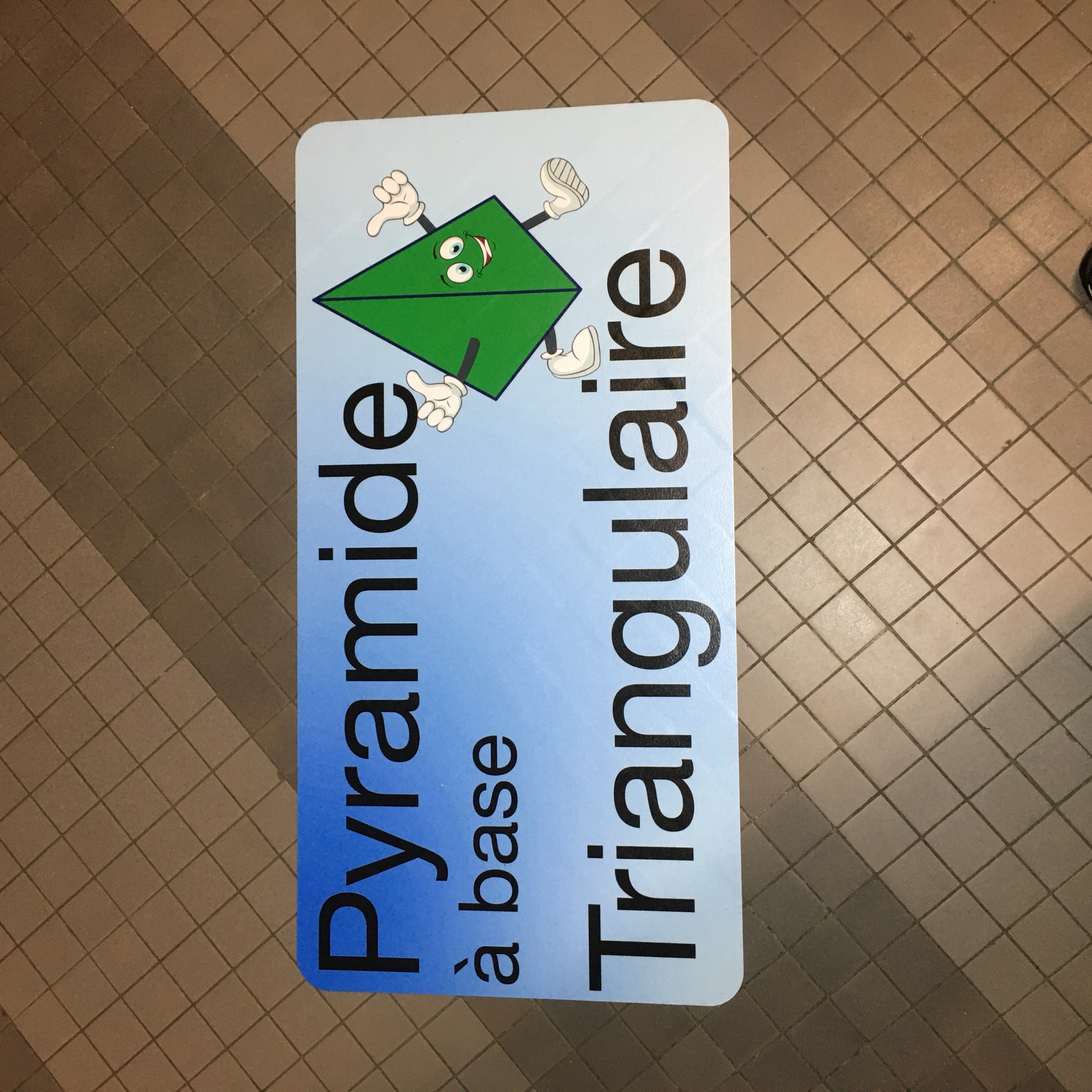 eduplay-vloersticker-2d-en-3d-vormen-1.jpeg