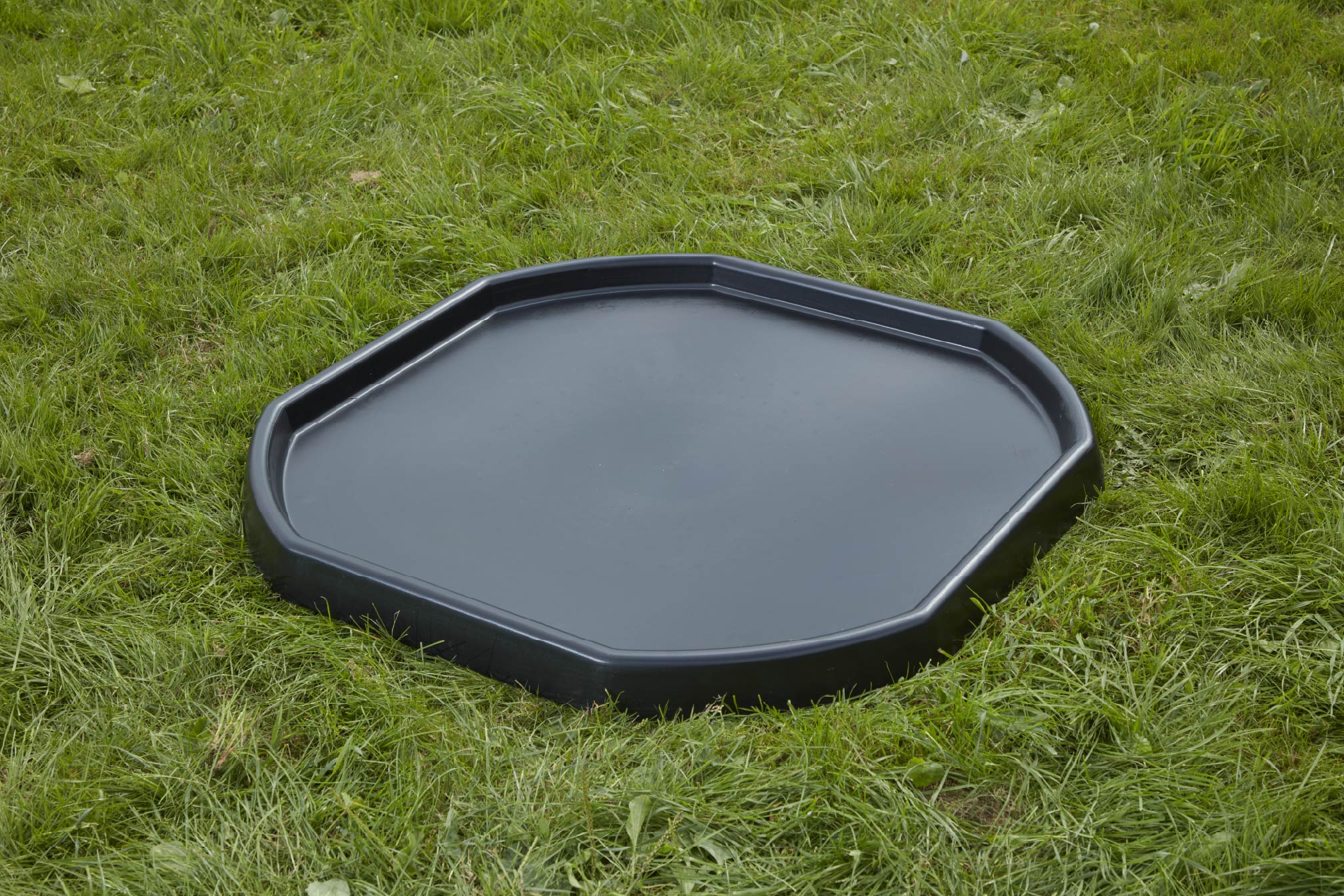 De Tuff Spot speeltray voor sensorisch spel. Creëer een eigen speelwereld met losse onderdelen, natuurlijke materialen of zelfs kleine kunstwerkjes.