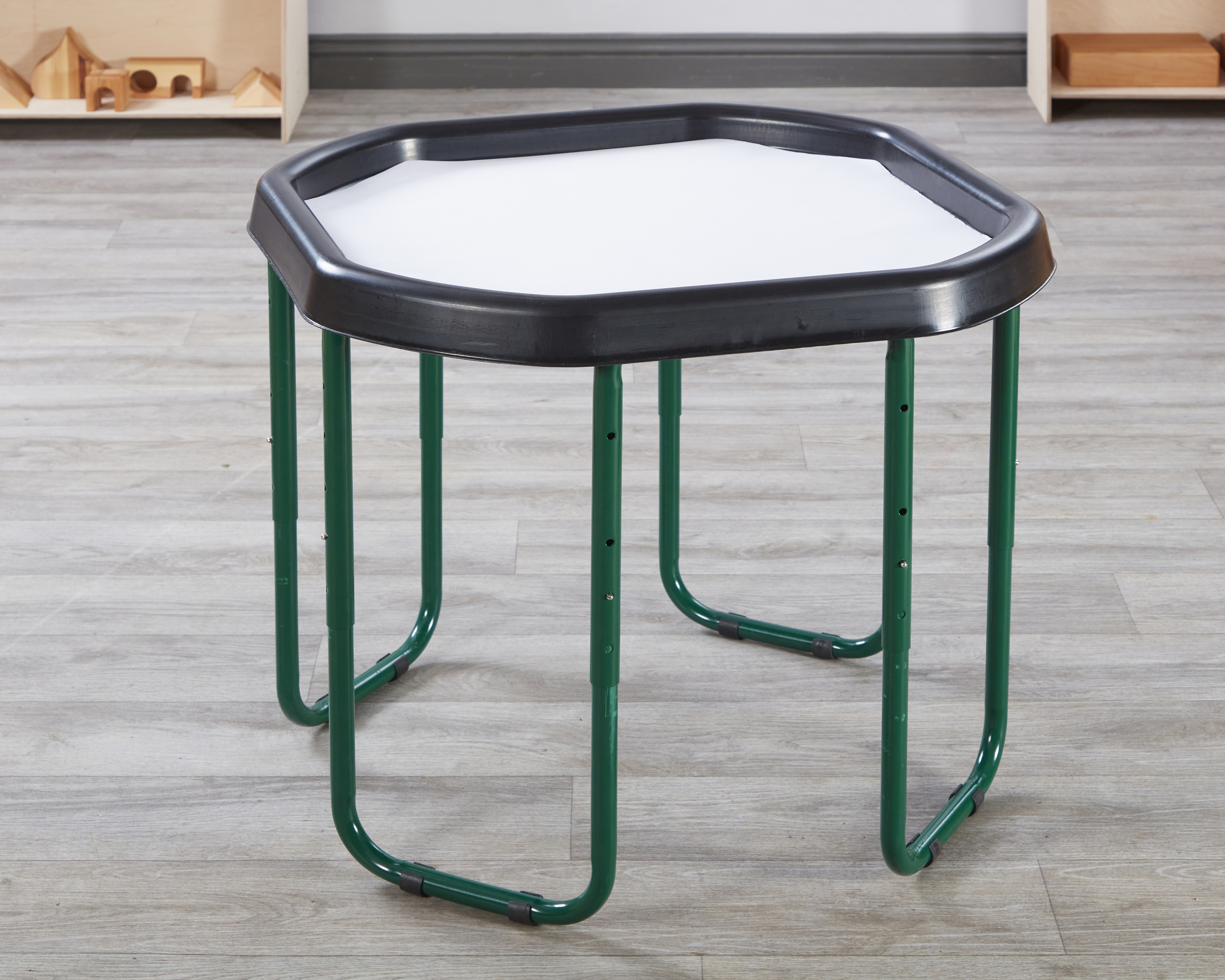 Le support idéal pour les petits artistes! Ce papier transforme chaque moment de jeu en une aventure colorée. Il se range parfaitement dans le Mini Tuff Spot.