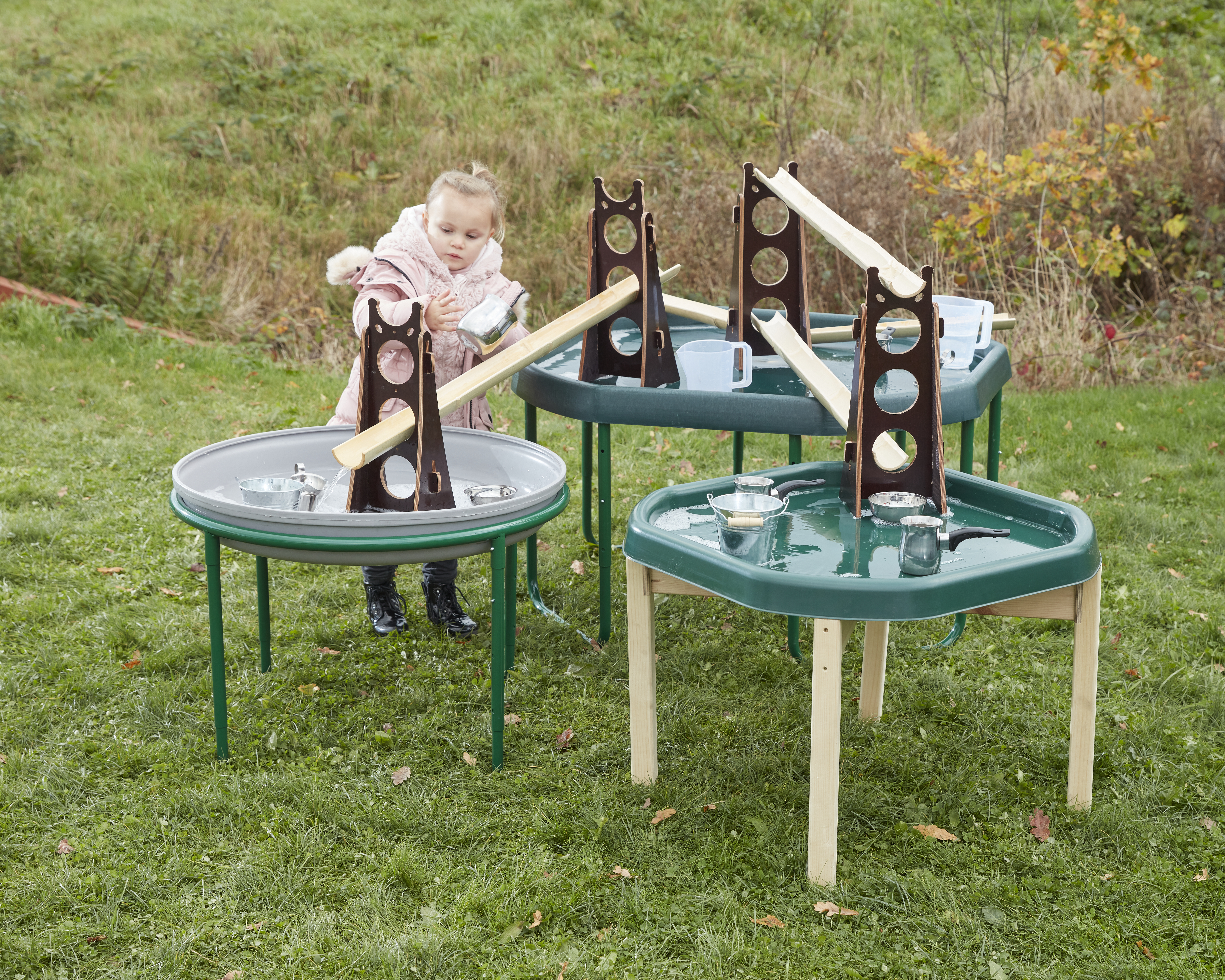 Ces supports Mini Cascade robustes se combinent parfaitement avec les gouttières en bambou pour créer vos propres structures et itinéraires.