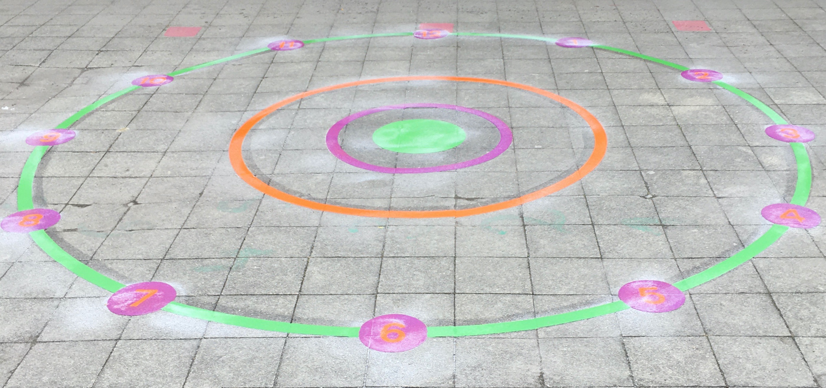 multicirkel-getallencirkel-klok-spelletjescirkel-cercle-des-jeux-horloge-eduplay-bewegend-leren-apprendre-par-le-mouvement